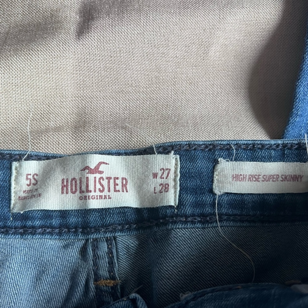 EUC Hollister women’s jeans, size 5, high rise super skinny distressed - Picture 4 of 4